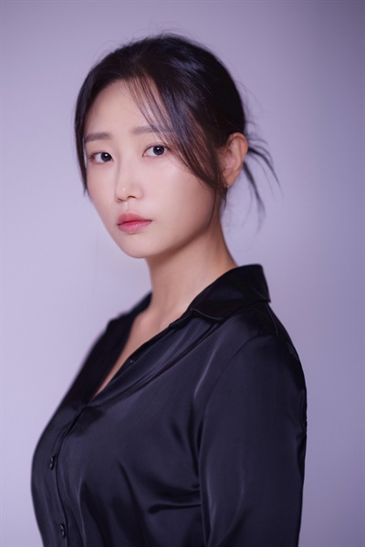  배우 류아벨이 지난 24일 개봉한 영화 <세이레>로 관객과 만나는 중이다.