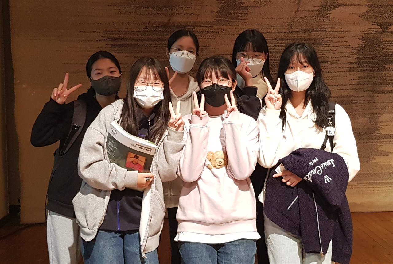 전북 순창군 순창여자중학교 1학년 학생들은 "최태성 강사의 강의를 듣고 역사가 좋아졌다"고 말했다. 