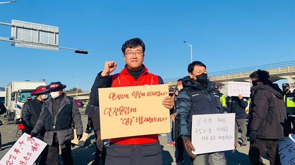 홍보지원단 활동 중인 진보당 노정현 부산시당 위원장