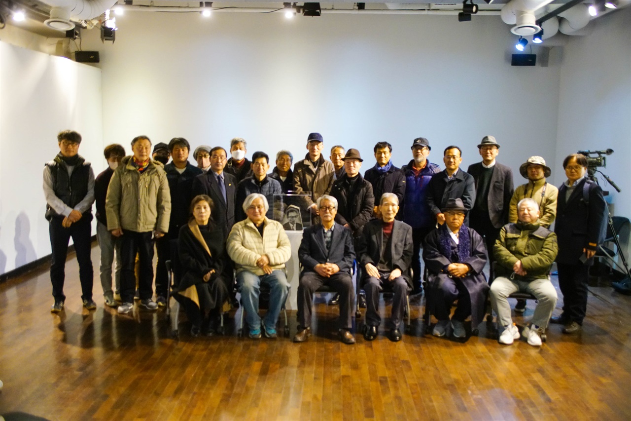 11월 30일 오후 중구 충무로 소재 뉴스타파 함께센터 "리영희홀"에서 ‘한국현대사와 촛불혁명’이라는 주제로 민족문제연구소 임헌영 소장이 강연했다.