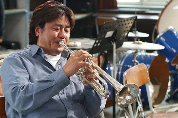  최민식은 트럼펫을 직접 배우며 영화 속 OST에서도 직접 트럼펫을 연주했다.