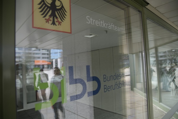 BIBB 입구. 독일의 안정적 사회구조를 뒷받침하고 있는 독일 연방직업교육연구소. 