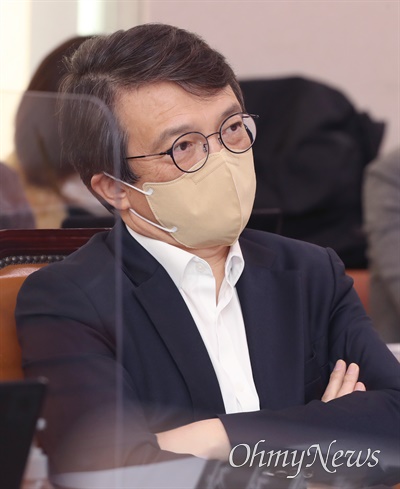 김의겸 더불어민주당 의원. 사진은 2022년 12월 7일 서울 여의도 국회에서 열린 법제사법위원회 전체회의에 참석한 모습.