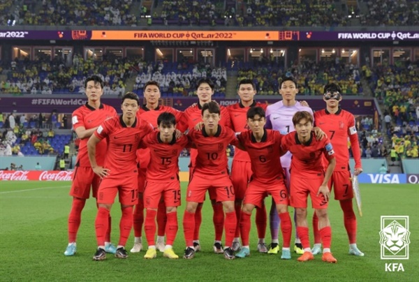 한국 대표팀 한국 대표팀이 브라질과의 2022 카타르 월드컵 16강전을 앞두고 기념촬영을 하고 있다.