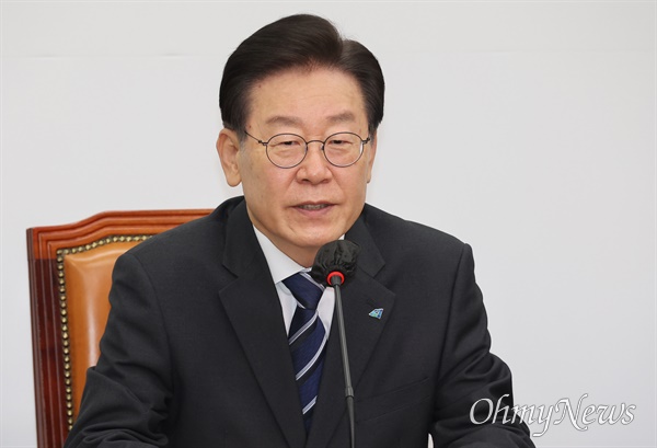 이재명 더불어민주당 대표가 12일 오전 서울 여의도 국회에서 열린 최고위원회에서 발언하고 있다.