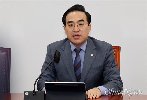 박홍근 더불어민주당 원내대표가 13일 오전 서울 여의도 국회에서 열린 원내대책회의에 참석해 모두발언을 하고 있다.