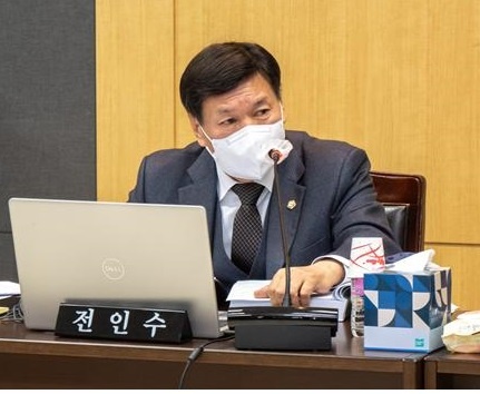 취약지역 방역소독 예산을 확충한 강남구의회 전인수 의원.