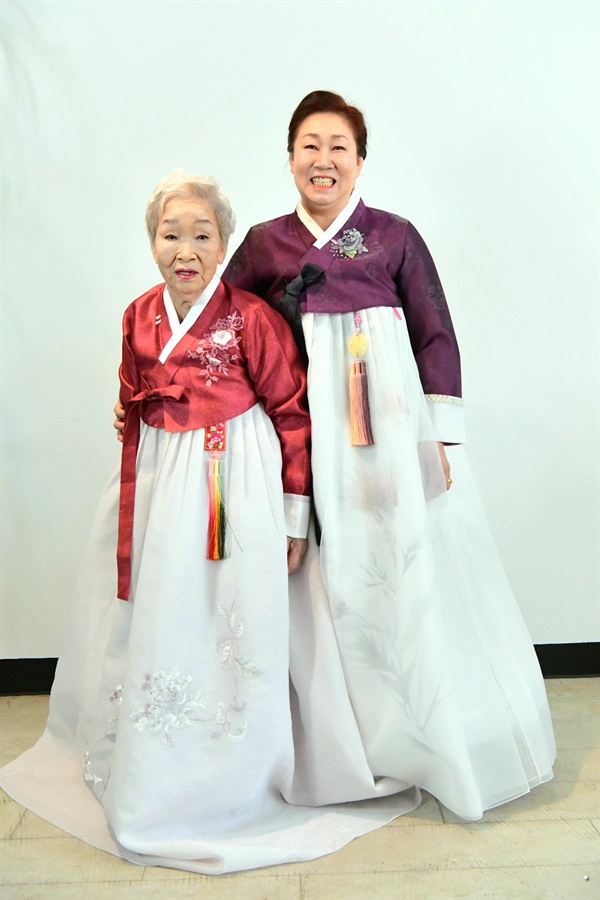 할머니 곽곽분(93세), 딸 문지선(65세) .