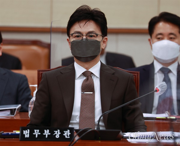 한동훈 법무부장관이 12월27일 오후 여의도 국회에서 열린 법사위 전체회의에 출석하고 있다.