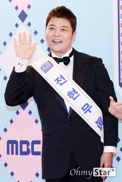 전현무, 진선미의 진 전현무 방송인이 29일 오후 서울 마포구 MBC에서 열린 <2022 MBC 방송연예대상> 포토월에서 포즈를 취하고 있다.