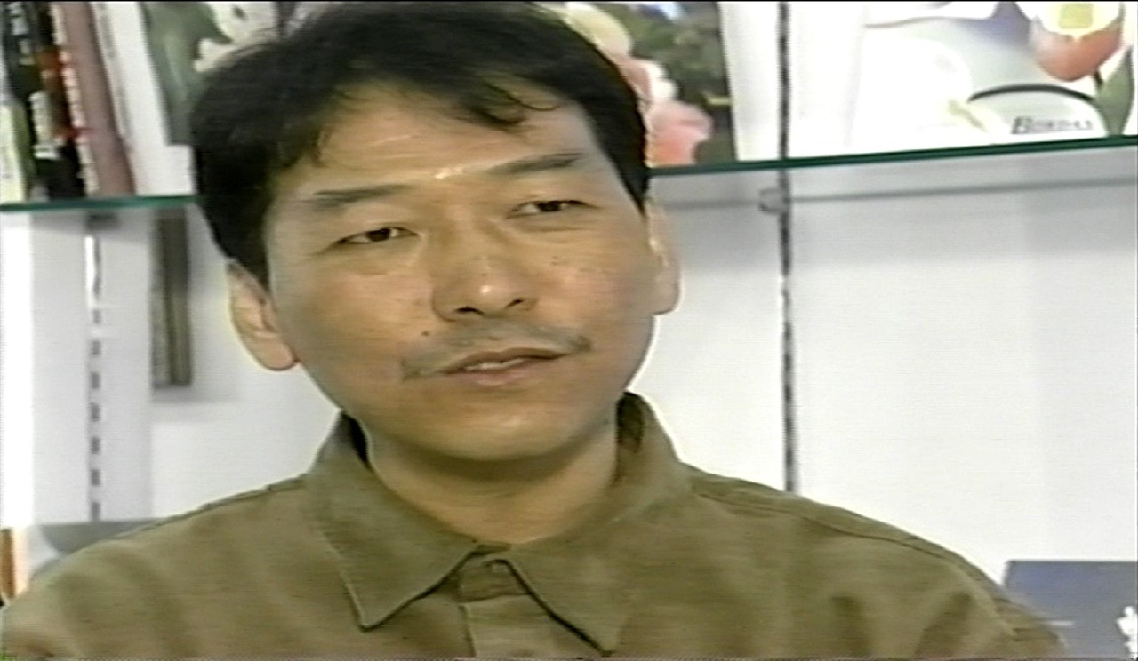  2005년 한국영상자료원이 제작한 다큐멘터리 <격동의 시대를 뛰어넘은 반란의 기록들-1970, 80년대 한국독립영화사>에서 1980년대 대학 시절을 이야기하고 있는 홍기선 감독