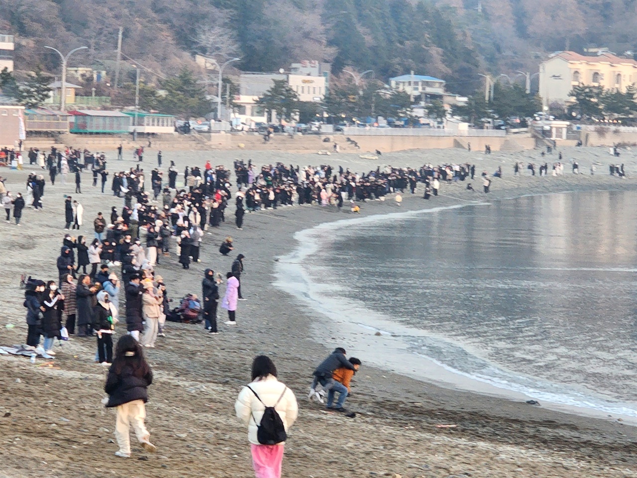 구름인파 몰린 만성리 해변

