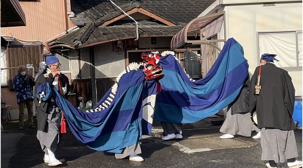          사자춤은 일본에서 시작되지 않았지만 일본에서 가장 인기 있는 춤이기도 합니다.