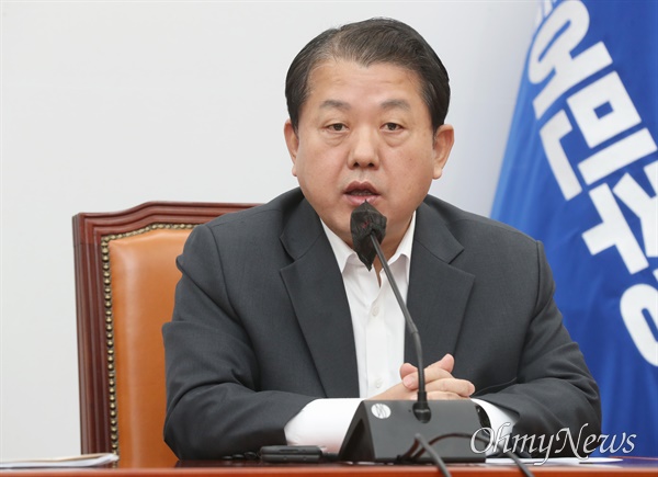 국회 국방위 더불어민주당 간사인 김병주 의원이 5일 서울 여의도 국회에서 열린 정책조정회의에서 발언하고 있다.