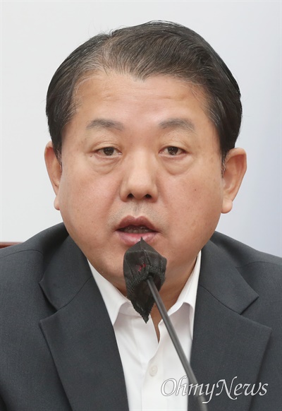 국회 국방위 더불어민주당 간사인 김병주 의원이 5일 서울 여의도 국회에서 열린 정책조정회의에서 발언하고 있다.