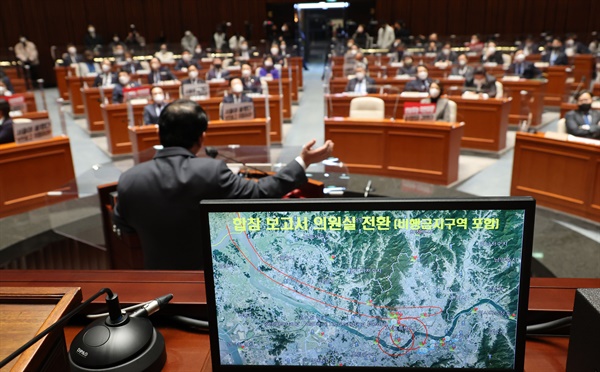 더불어민주당 김병주 의원이 6일 오후 서울 여의도 국회에서 열린 의원총회에서 북한 무인기 침투 사건 관련 발언을 하고 있다.