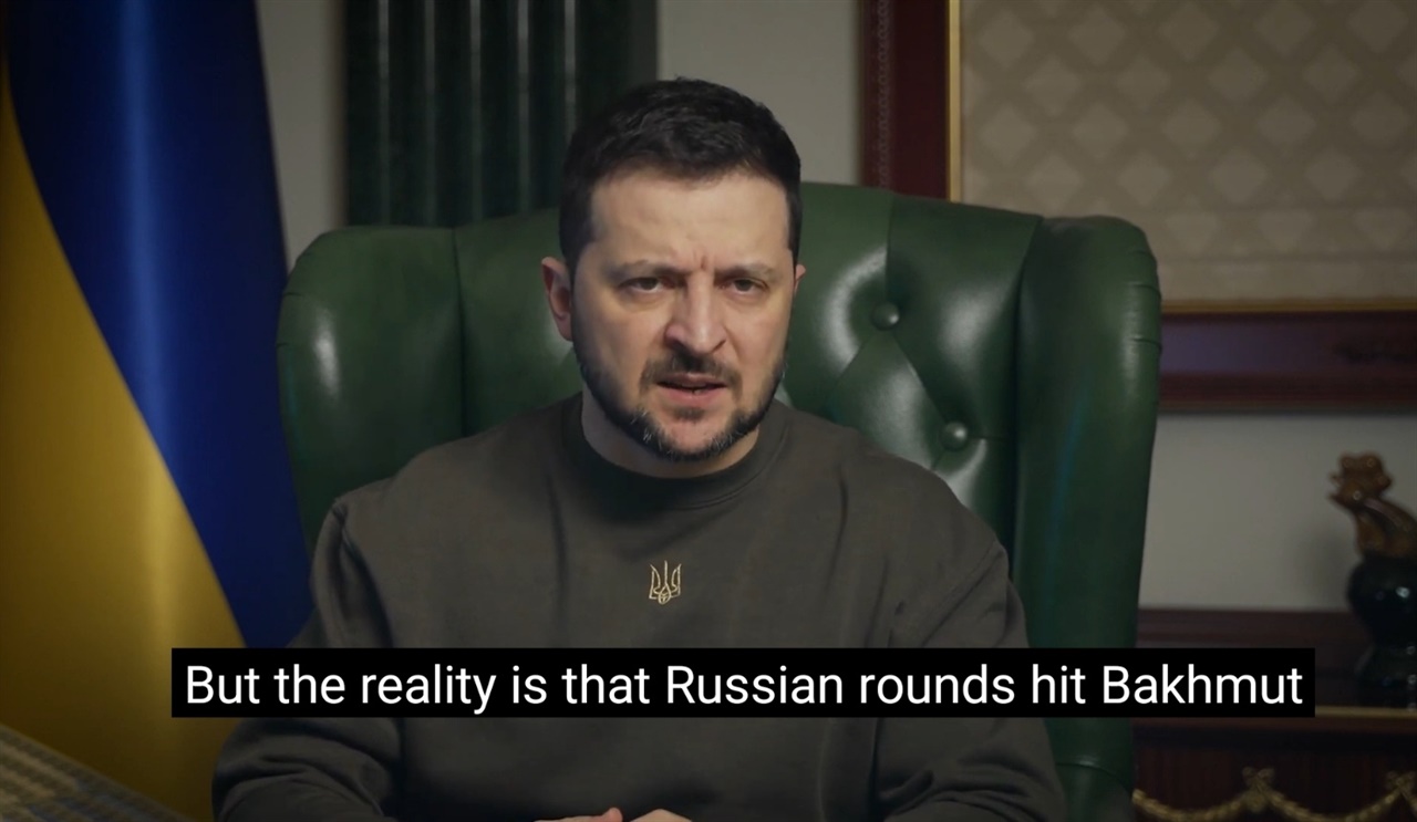 스스로 선언한 휴전을 위반한 러시아군에 볼로디미르 젤렌스키 우크라이나 대통령은 7일 영상을 통해 "오늘, 세계는 모스크바에서 나오는 발언들이 얼마나 거짓인지 다시 한번 볼 수 있었다"고 비판했다.