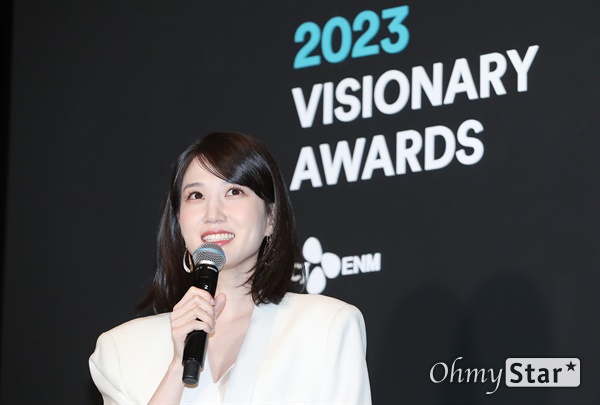 박은빈 박은빈 배우가 8일 오후 서울 마포구 CJ ENM 상암센터에서 열린 < 2023 비저너리(Visionary) Awards > 포토월에서 포토타임을 갖고 있다. < 2023 비저너리(Visionary) Awards >는 2020년부터 CJ ENM이 엔터테인먼트 산업의 트렌드를 주도하며 변화와 혁신을 선도하는 선구적인 인물들을 수상하는 시상식으로, '2023 비저너리'로 선정된 인물은 김혜수 배우, 나영석 PD, 마동석 배우 , 박은빈 배우, 박찬욱 감독, 아이유 가수, 걸그룹 (여자)아이들, 이정재 배우, 이진주 PD, 정서경 작가 등 총 10인이다.