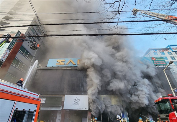 9일 오전 6시 32분, 부산 부산진구 부전로 오피스텔 주차타워에서 화재가 발생했다.