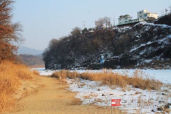 한탄강 물윗길을 잇는 모래 길. 
