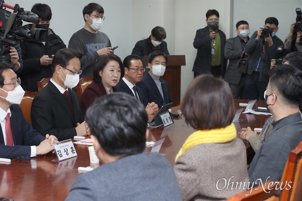 심상정 정의당 의원이 16일 서울 여의도 국회 의원회관에서 열린 초당적 정치개혁 의원모임 첫 운영모임에서 인사말을 하고 있다. 