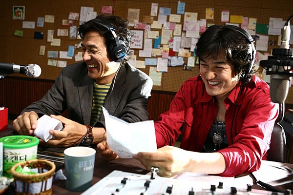  안성기(왼쪽)와 박중훈은 <칠수와 만수>를 시작으로 <투캅스>,<인정 사정 볼 것 없다>,<라디오스타>까지 4편에서 호흡을 맞췄다.