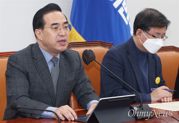 박홍근 더불어민주당 원내대표가 19일 서울 여의도 국회에서 열린 정책조정회의에서 발언하고 있다. 
