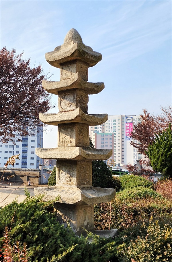 해광사 경내에서 발견한 일본식 석탑