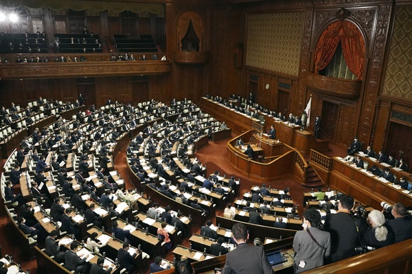 기시다 후미오 일본 총리가 지난 23일 중의원에서 열린 국회에서 연설하고 있다.