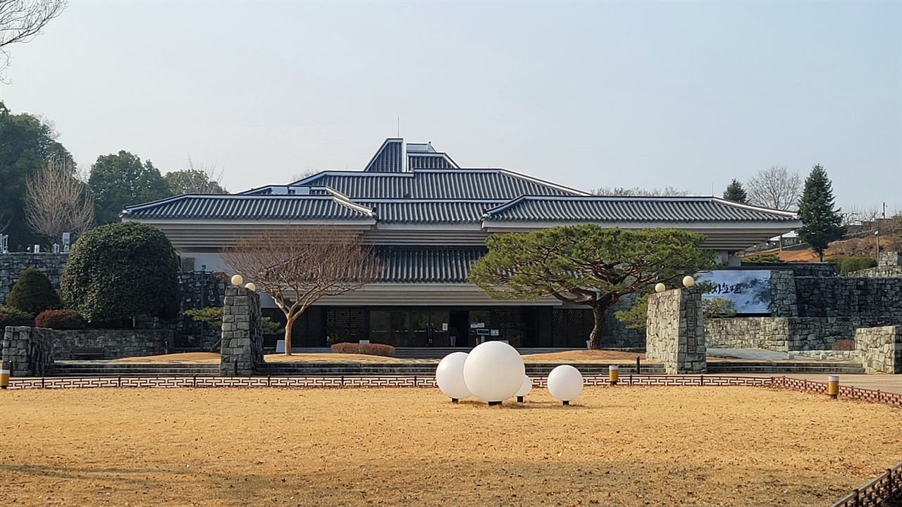 동아시아 국제전쟁(병자호란) 특별전이 진주성 내 진주박물관 기획전시실에서 2023년 3월 26일까지 열린다.