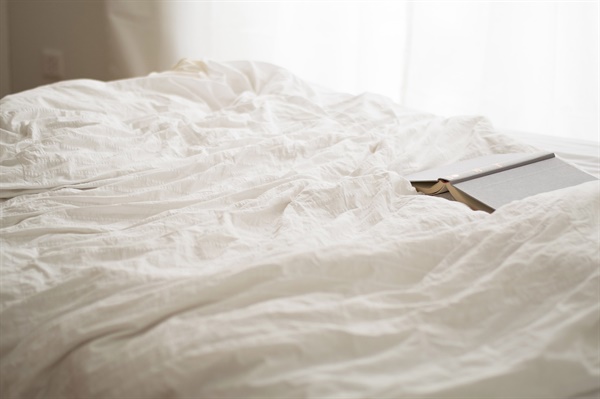 우리 뇌에 정상적인 수면 습관을 길러주려면 침대 위의 습관을 바꿔야 한다. 