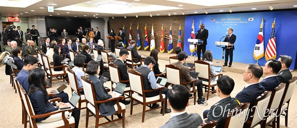  31일 오후 용산구 국방부 청사에서 한미 국방장관 회담을 마친 이종섭 국방부 장관과 로이드 오스틴 미국 국방부 장관이 내외신 공동기자회견을 열었다.