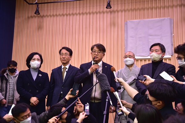 재판을 마친 후 원고 측 소송대리인 김병구 변호사(법무법인 우정)가 재판 결과에 대한 입장을 밝히며 대법원에 상고하겠다는 뜻을 밝혔다. 