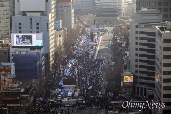 4일 오후 서울 중구 남대문 인근에서 더불어민주당 주최로 윤석열 정권 민생파탄·검사독재 규탄 대회가 열렸다.