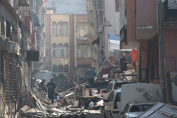 9일 오후(현지시간) 튀르키예 하타이 안타키아 일대에 발생한 지진으로 건물들이 무너져 있다.
