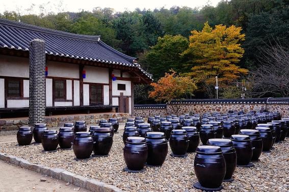 인천시는 월미공원 양진당에서 한국형 전통문화 계승 및 발전을 위한 전통 장 만들기 체험행사를 진행한다고 2월 17일 밝혔다.
