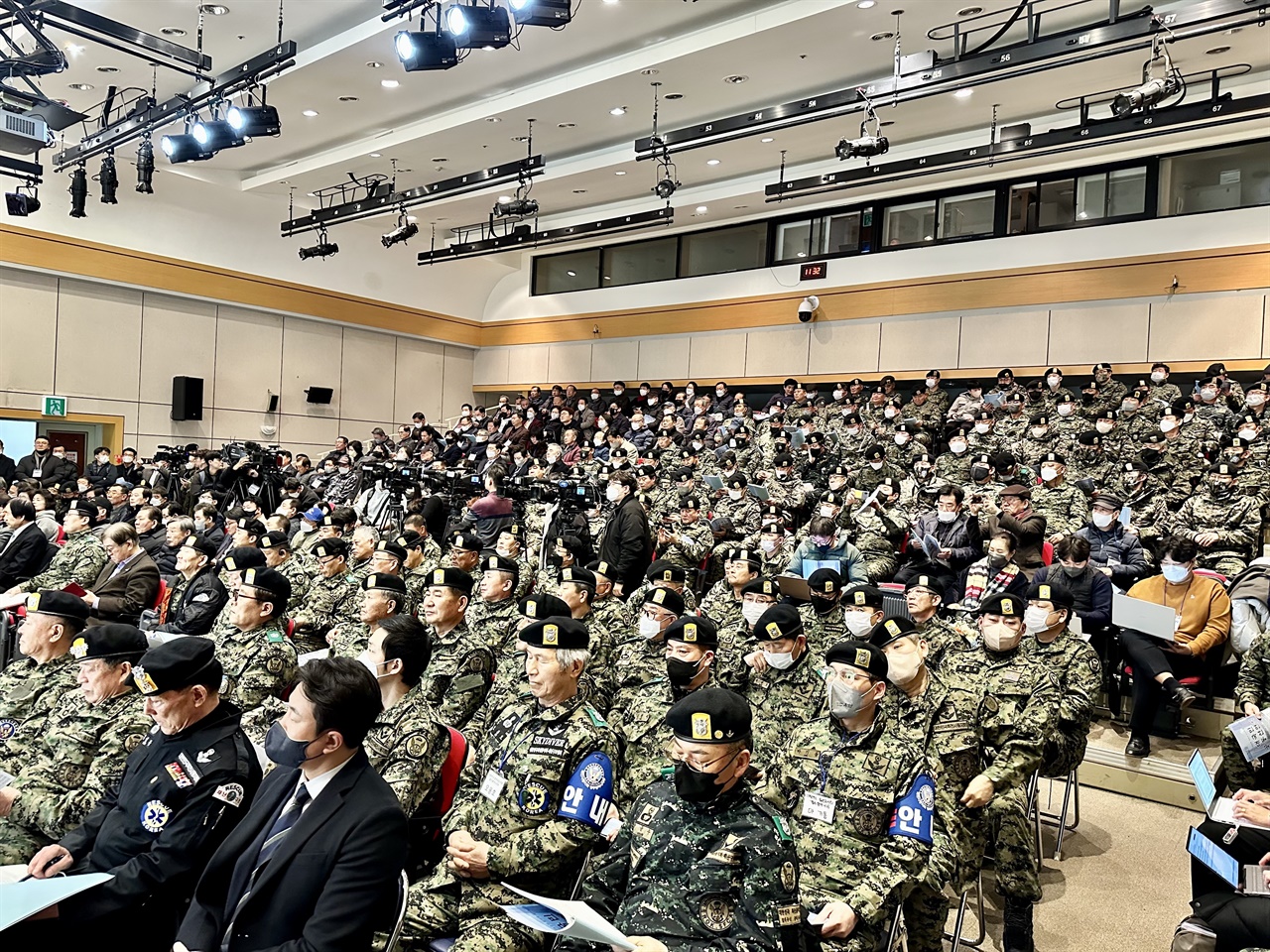 19일, 5.18기념문화센터 대동홀에서 열린 '포용과 화해와 감사' 행사에 대한민국 특전사동지회 소속 예비역 군인들이 참석했다.