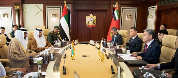 이종섭 국방부 장관이 21일(현지시간) 아랍에미리트(UAE) 국방부를 방문, 모하메드 아흐메드 알 보와르디 UAE 국방특임장관과 회담을 하고 있다.