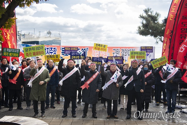 울릉군은 22일 독도재단, 푸른울릉독도가꾸기회와 함께 도동 소공원에서 일본의 '다케시마의 날' 행사 규탄대회를 열었다.