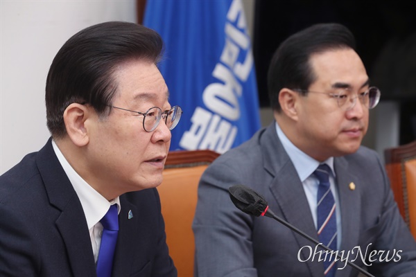 이재명 더불어민주당 대표가 24일 서울 여의도 국회에서 열린 최고위원회의에서 발언하고 있다.