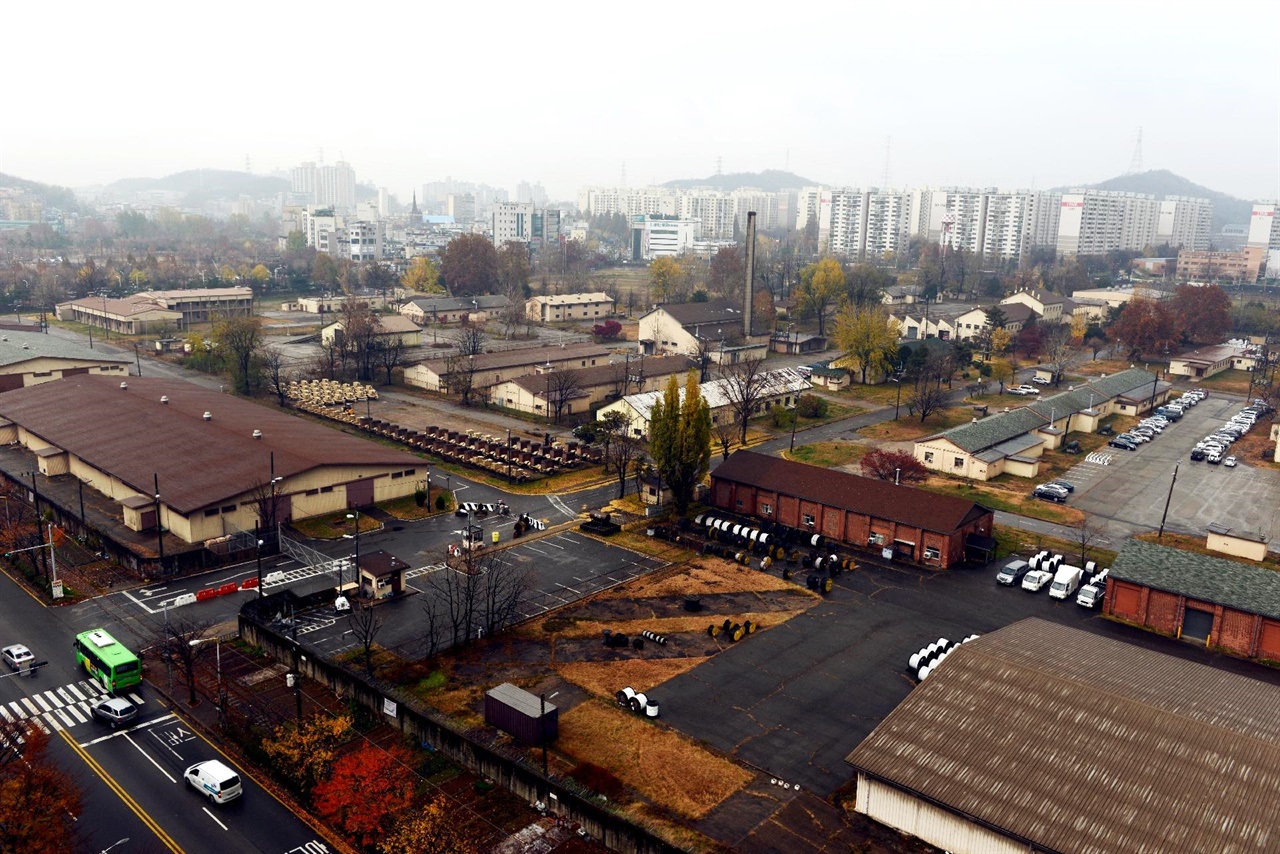 조병창 터 미군 부대 100만 평 규모의 일본 육군 조병창이 미군에게 접수되어 현재도 주둔 중인 캠프 마켓. 2023년 완전 반환 예정임.