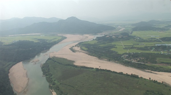 병성천이 합수하는 두물머리의 2009년의 낙동강 