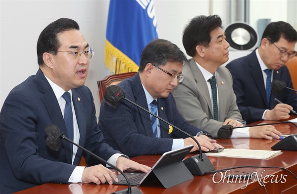 박홍근 더불어민주당 원내대표가 28일 서울 여의도 국회에서 열린 원내대책회의에서 발언하고 있다.