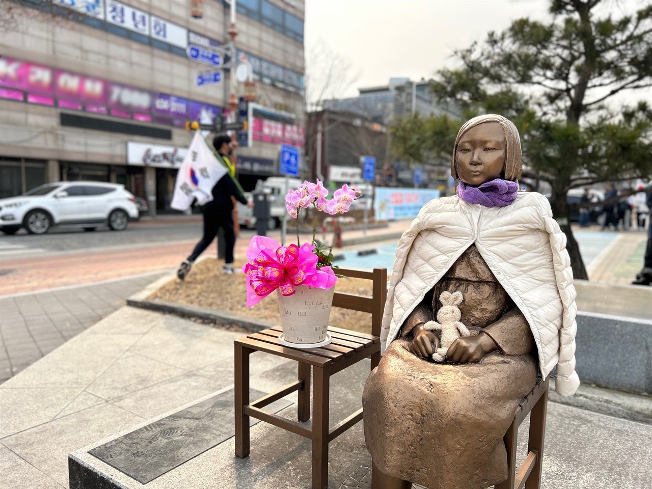 ‘홍성 평화의 소녀상’에서는 치열한 항일독립운동을 전개했던 3.1운동을 기념하는 홍성문화연대의 공연이 이어졌다. 