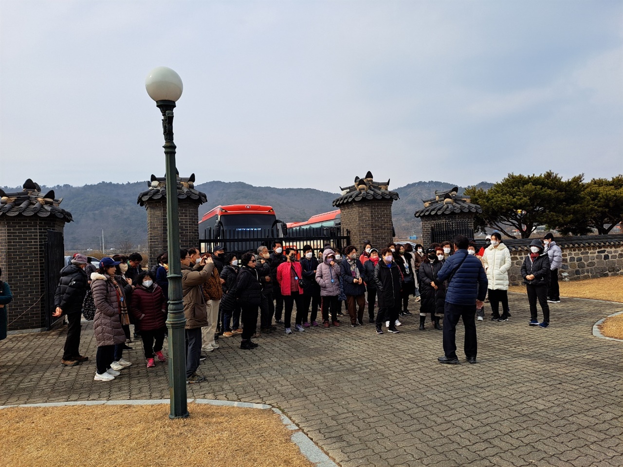 3.1운동 제104주년인 지난 1일, 관광객들이 백야 김좌진 생가를 찾아 3.1운동 정신을 되새겼다.