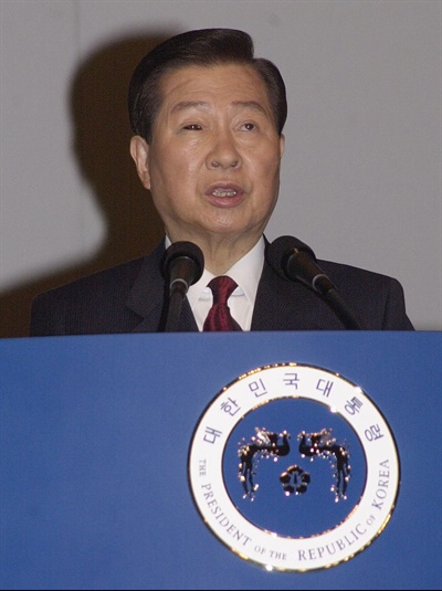 사진은 2001년 3월 1일 김대중 당시 대통령이 제82주년 3.1절 기념식에 참석해 기념사를 하고 있는 모습