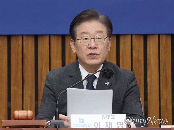 이재명 더불어민주당 대표가 6일 서울 여의도 국회에서 열린 확대간부회의에서 발언하고 있다.