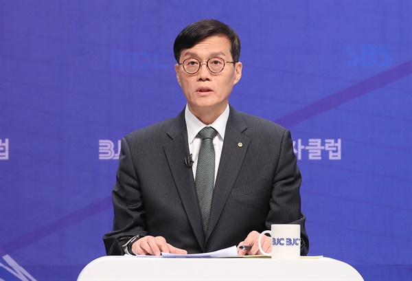 이창용 한국은행 총재가 7일 열린 방송기자클럽 초청 토론회에 참석해 발언하고 있다.