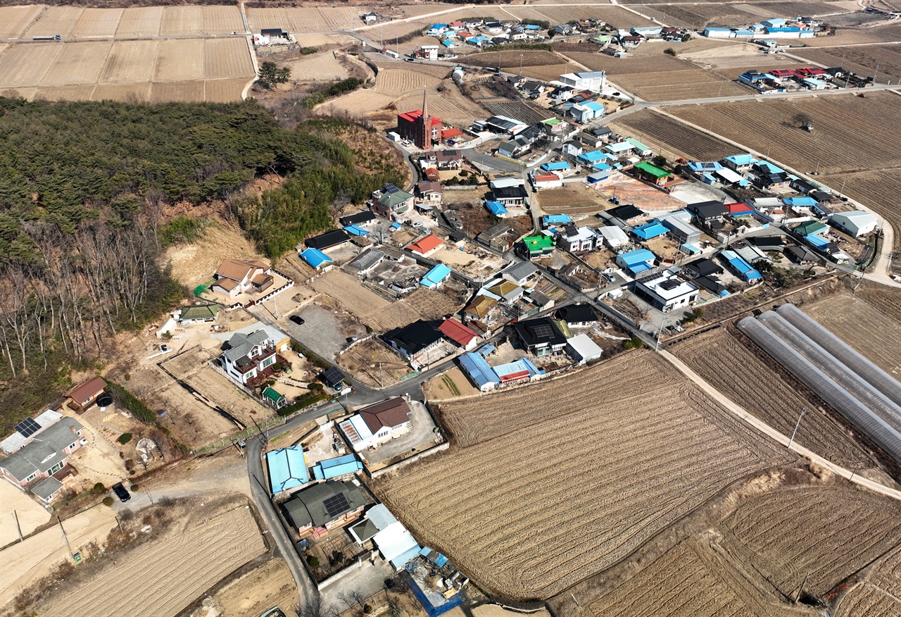 경북 포항시 청하면 고현1리는 조용하고 평화로운 시골마을이다.