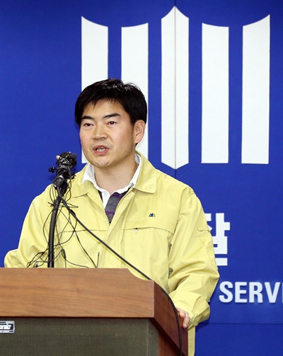 2014년 4월 20일 오후 인천시 남구 인천지방검찰청에서 정순신 특수부장 검사가 '세월호 침몰 사건 수사에 착수한다'는 내용의 브리핑을 하고 있다.